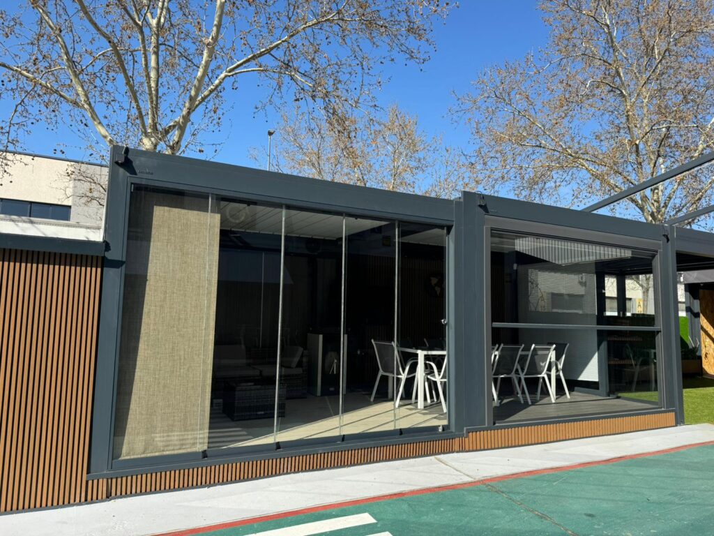 exposición de cortinas de cristal en Madrid