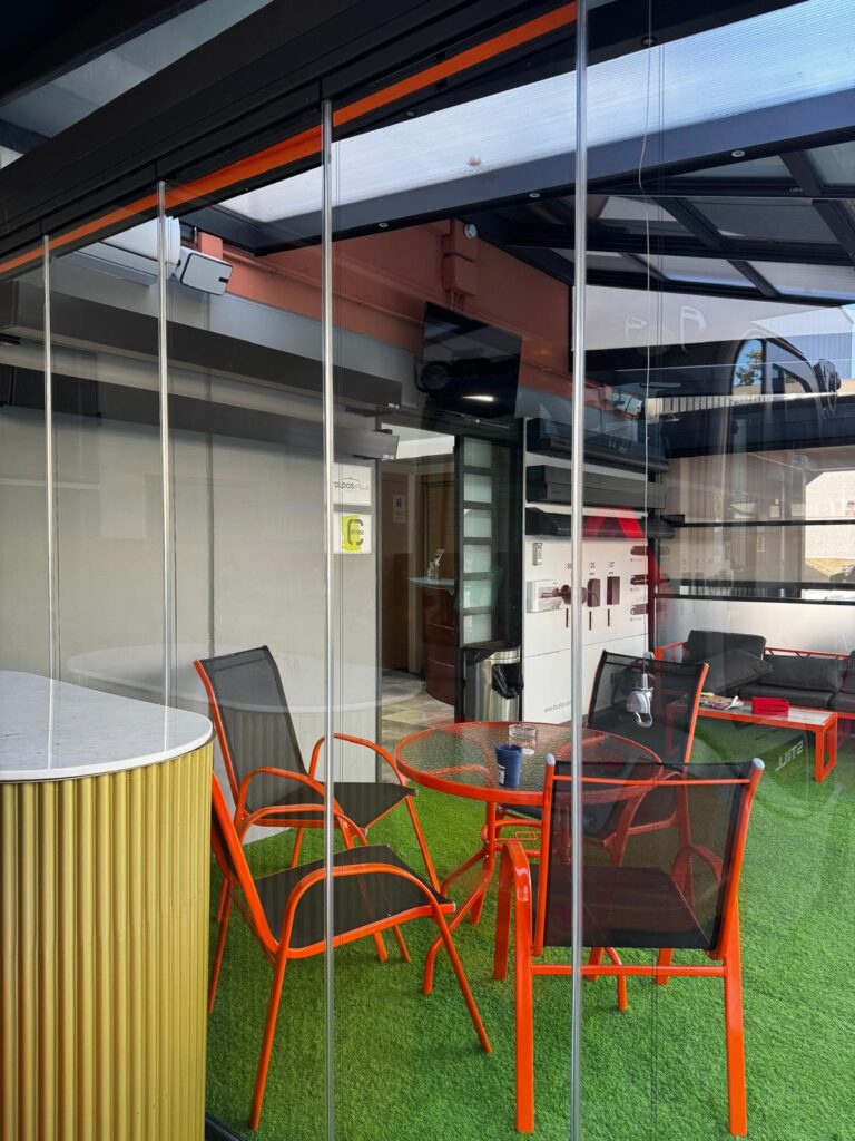 exposición de cortinas de cristal en Madrid